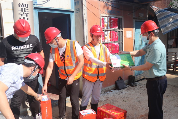 ���ӳ���־ǿ���ӵ��д󹤿�Ժ��Ŀ�ֳ�����������